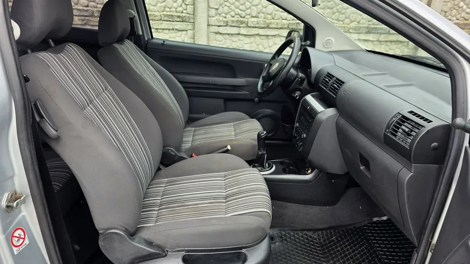VOLKSWAGEN Fox -