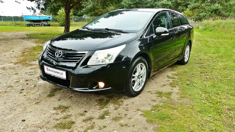TOYOTA Avensis -