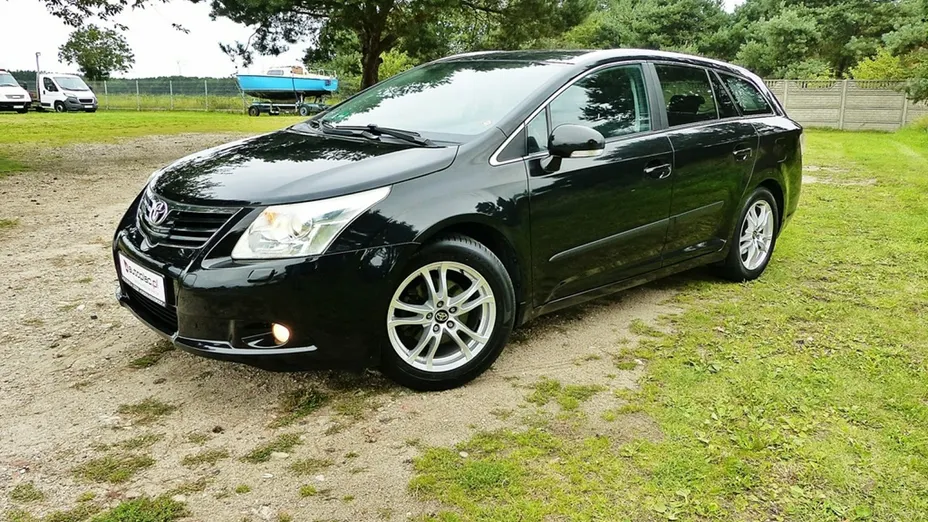 TOYOTA Avensis -