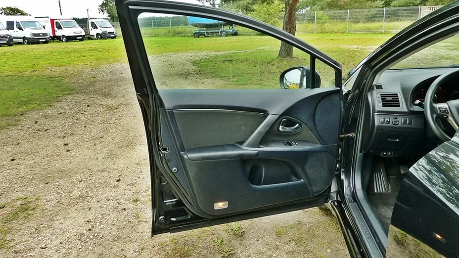 TOYOTA Avensis -