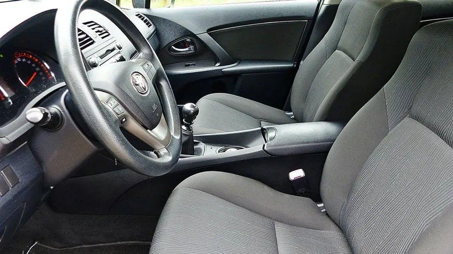 TOYOTA Avensis -
