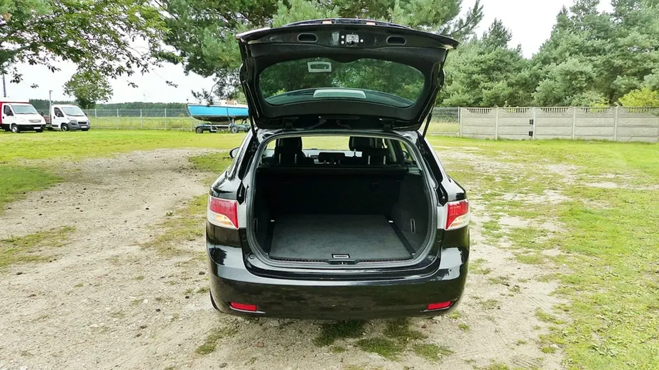 TOYOTA Avensis -