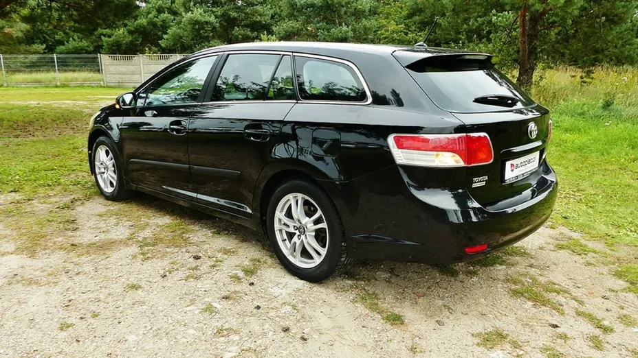 TOYOTA Avensis -
