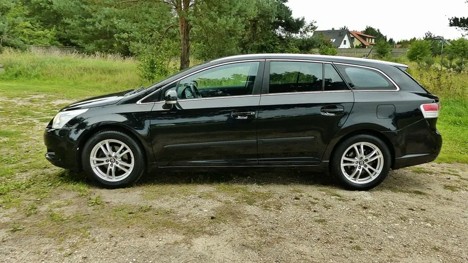 TOYOTA Avensis -