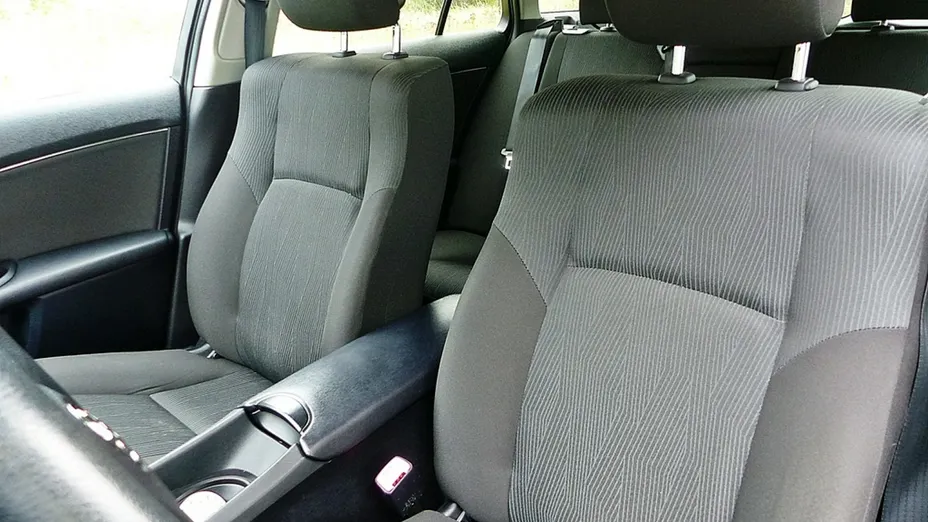 TOYOTA Avensis -