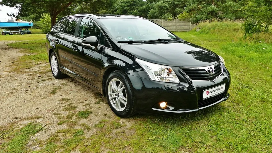 TOYOTA Avensis -