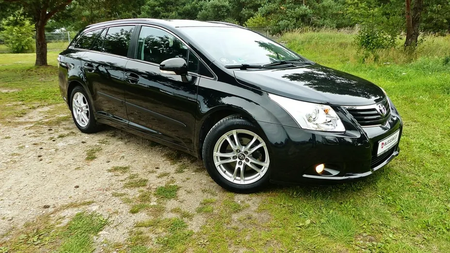 TOYOTA Avensis -