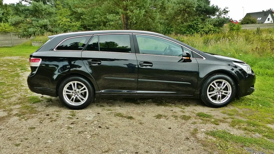 TOYOTA Avensis -