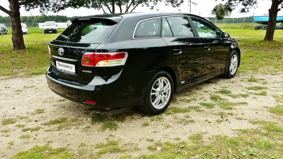 TOYOTA Avensis -