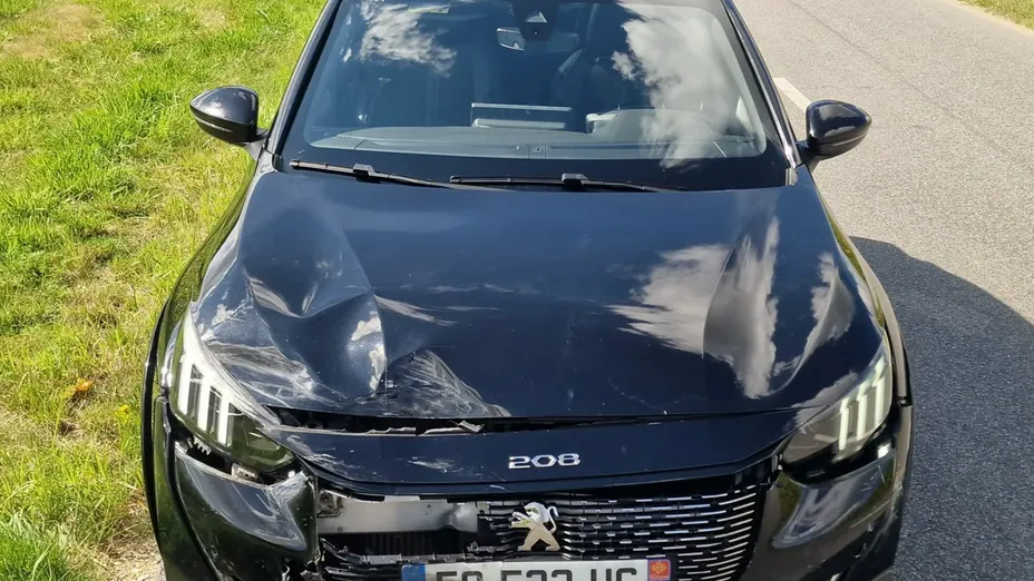 PEUGEOT 208 -