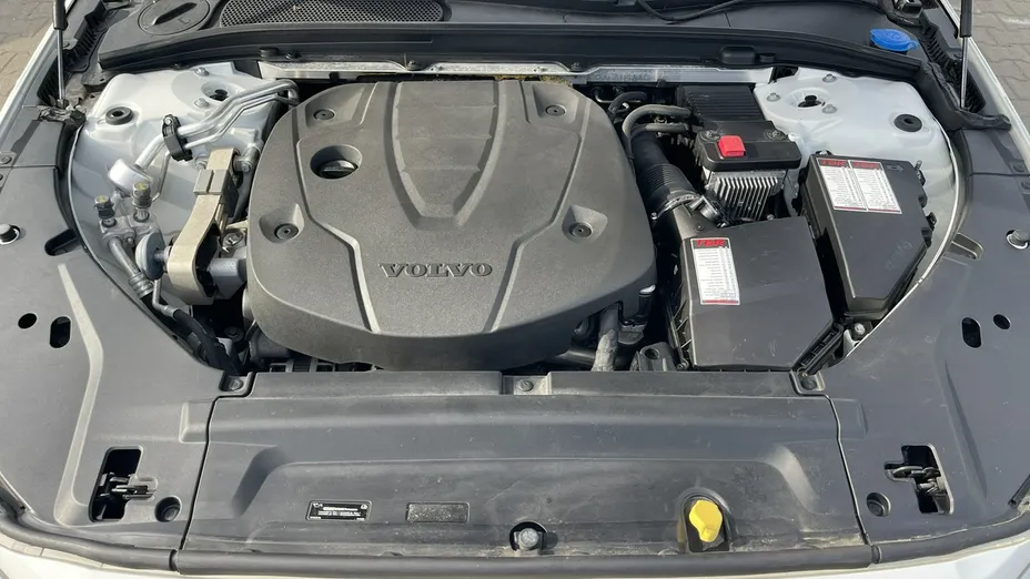 VOLVO V90 -