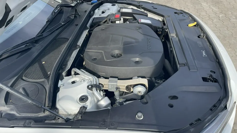 VOLVO V90 -