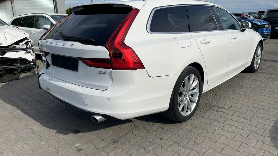 VOLVO V90 -