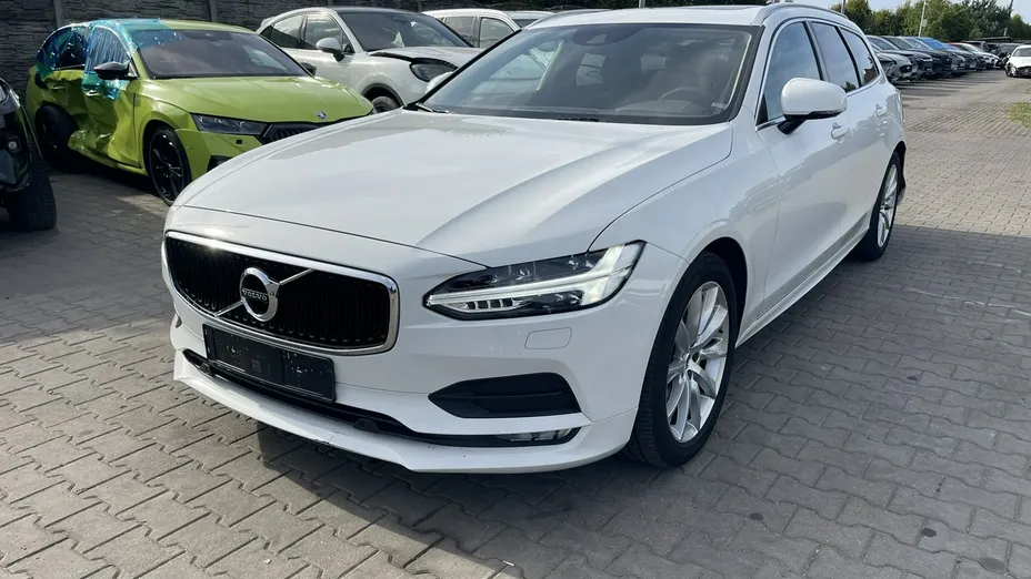 VOLVO V90 -