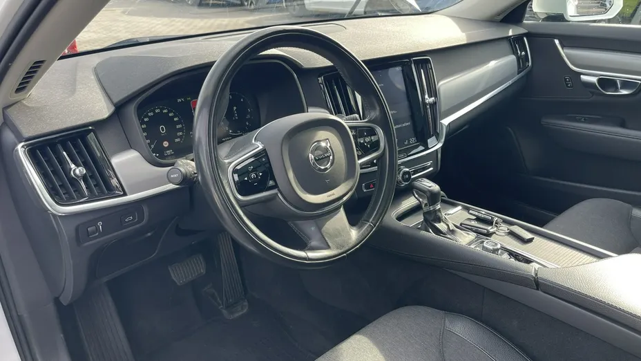 VOLVO V90 -
