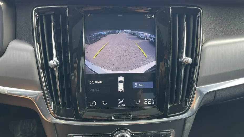 VOLVO V90 -