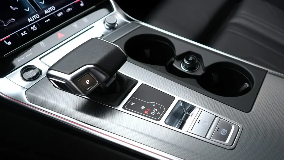 AUDI A6 -