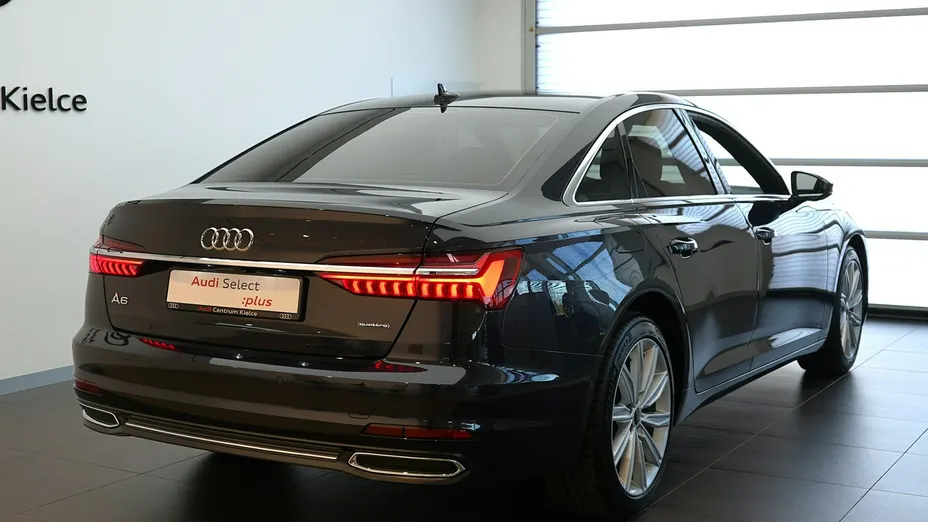 AUDI A6 -