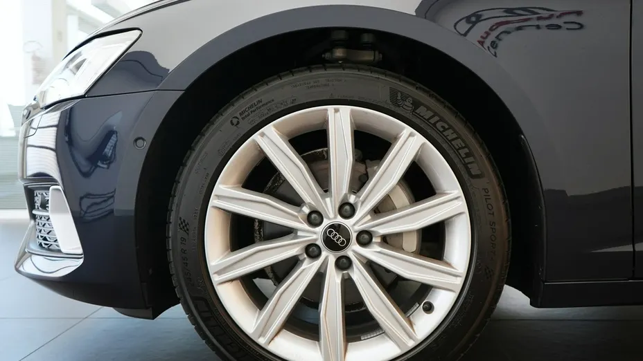 AUDI A6 -