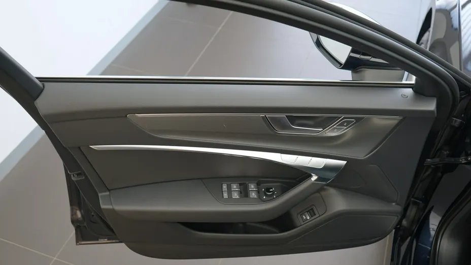 AUDI A6 -