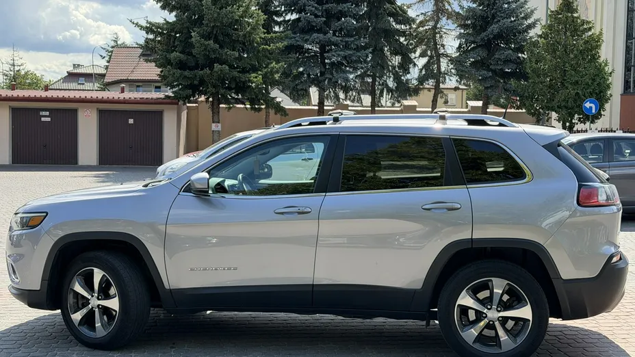 JEEP Cherokee -