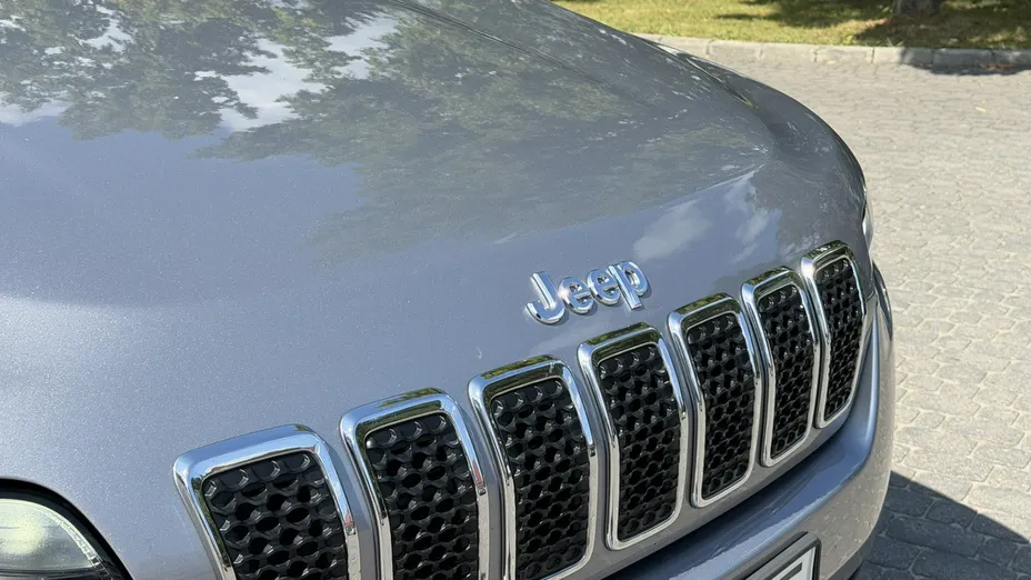 JEEP Cherokee -