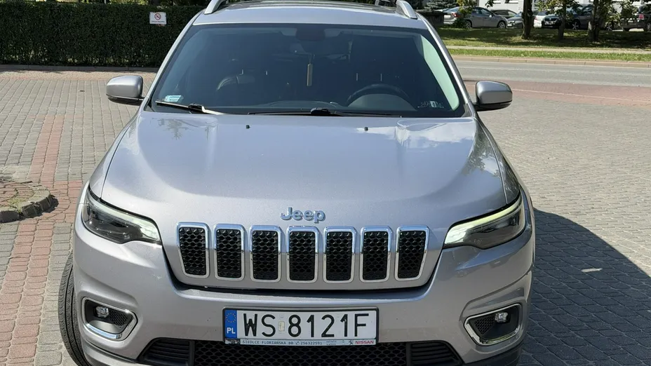 JEEP Cherokee -