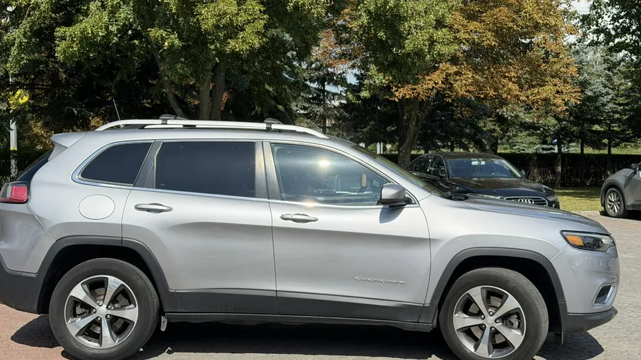 JEEP Cherokee -