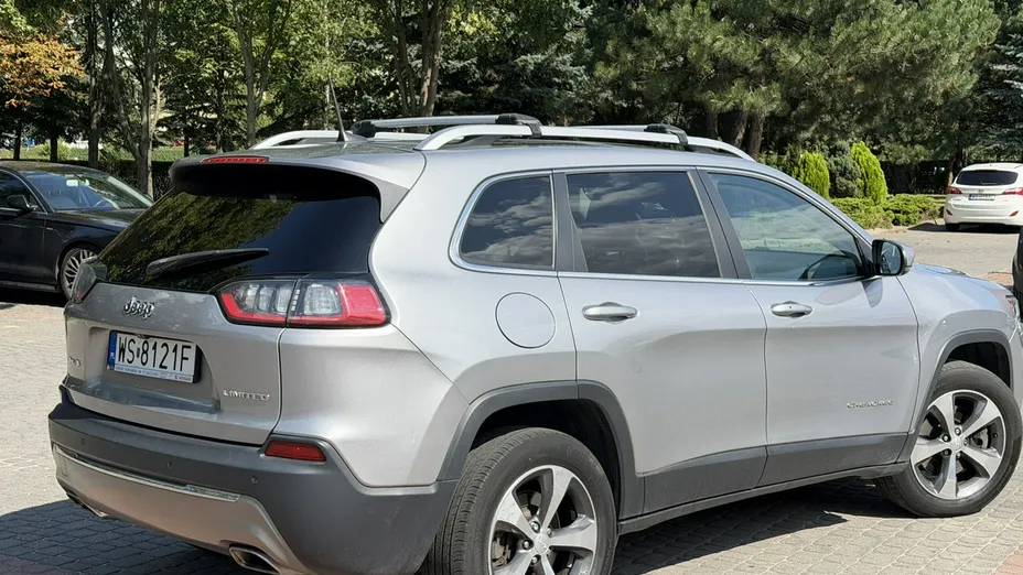 JEEP Cherokee -