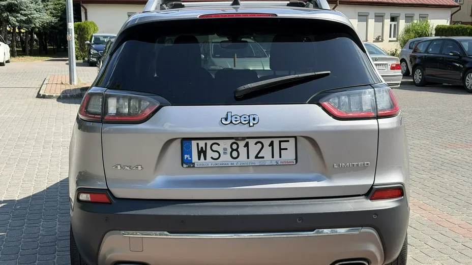 JEEP Cherokee -