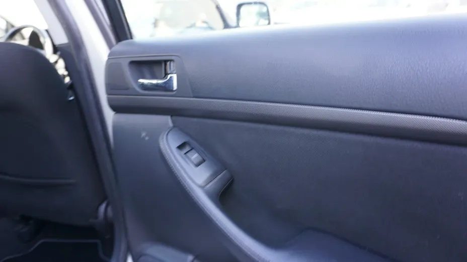TOYOTA Avensis -