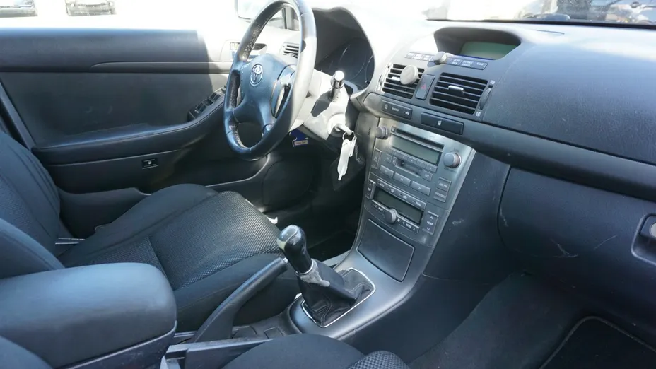 TOYOTA Avensis -