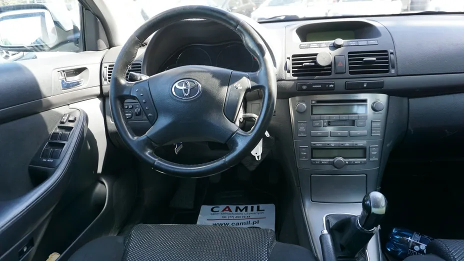 TOYOTA Avensis -