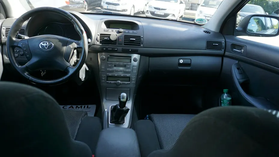 TOYOTA Avensis -