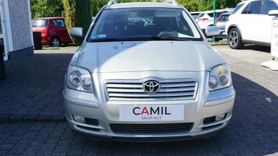 TOYOTA Avensis -