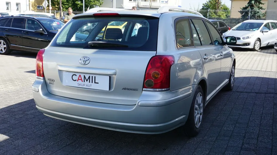 TOYOTA Avensis -