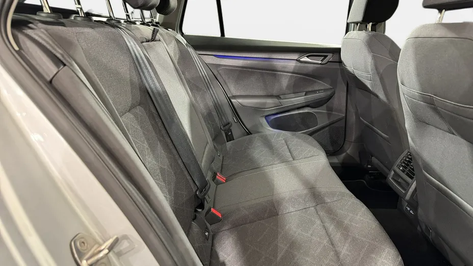 VOLKSWAGEN Golf -