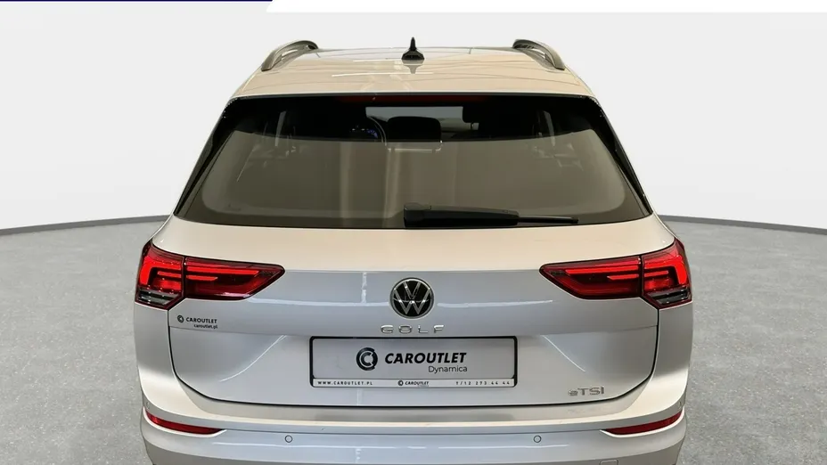 VOLKSWAGEN Golf -