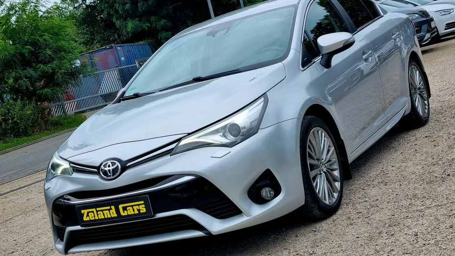 TOYOTA Avensis -
