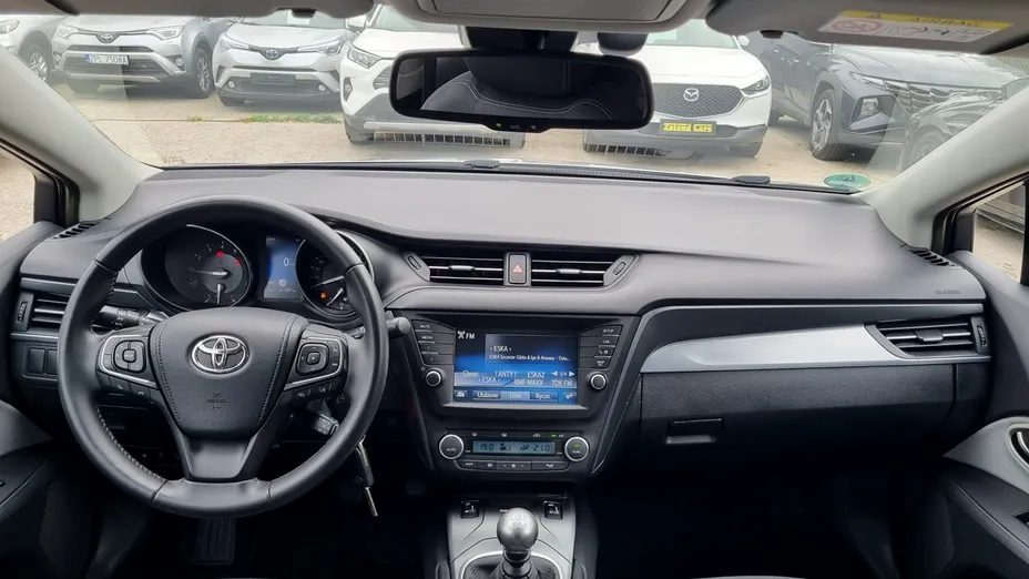 TOYOTA Avensis -