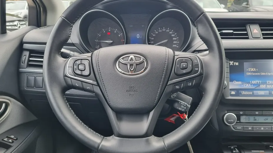 TOYOTA Avensis -
