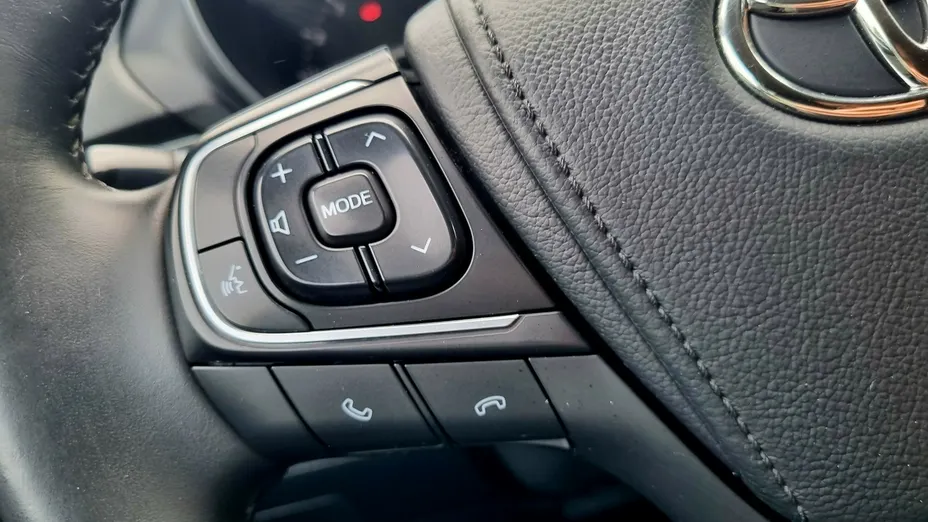 TOYOTA Avensis -