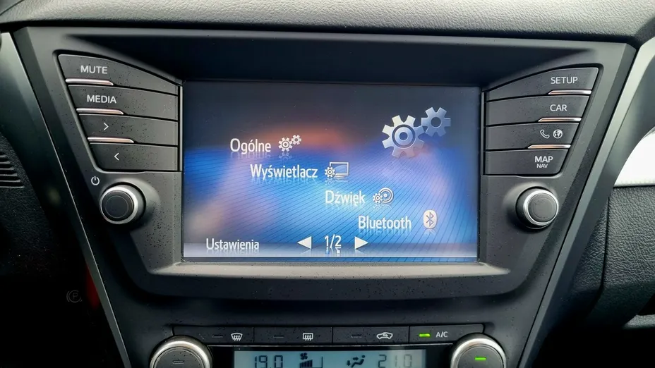 TOYOTA Avensis -