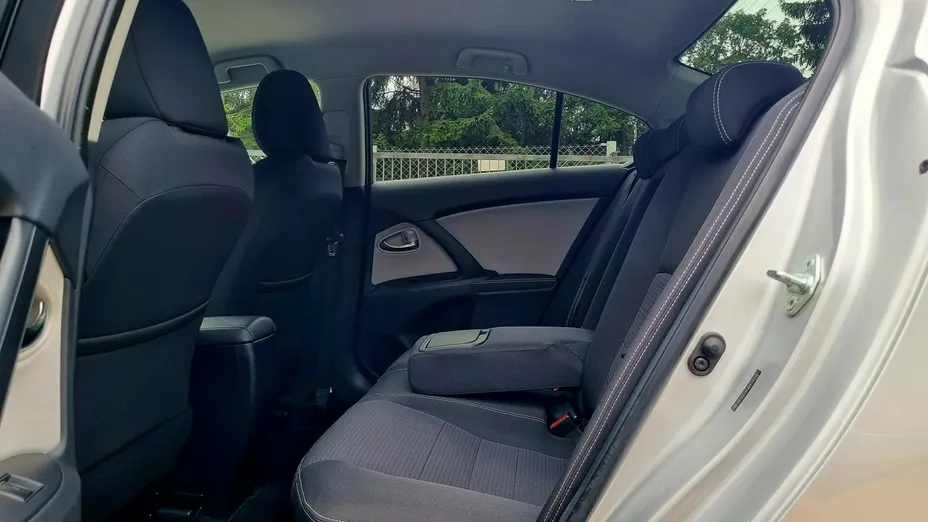 TOYOTA Avensis -