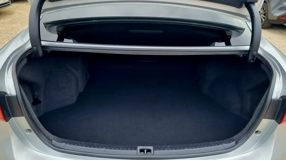 TOYOTA Avensis -