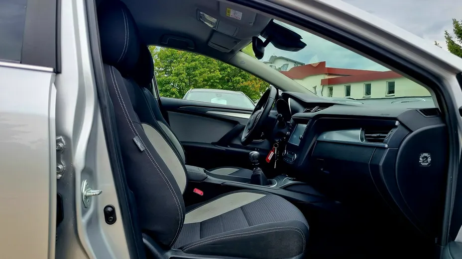 TOYOTA Avensis -