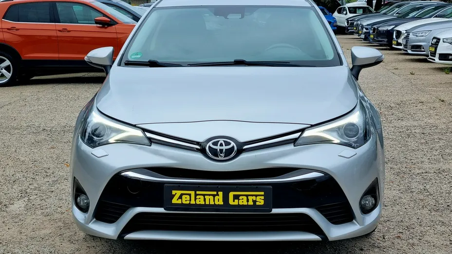 TOYOTA Avensis -