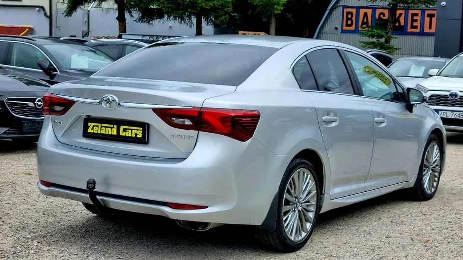 TOYOTA Avensis -