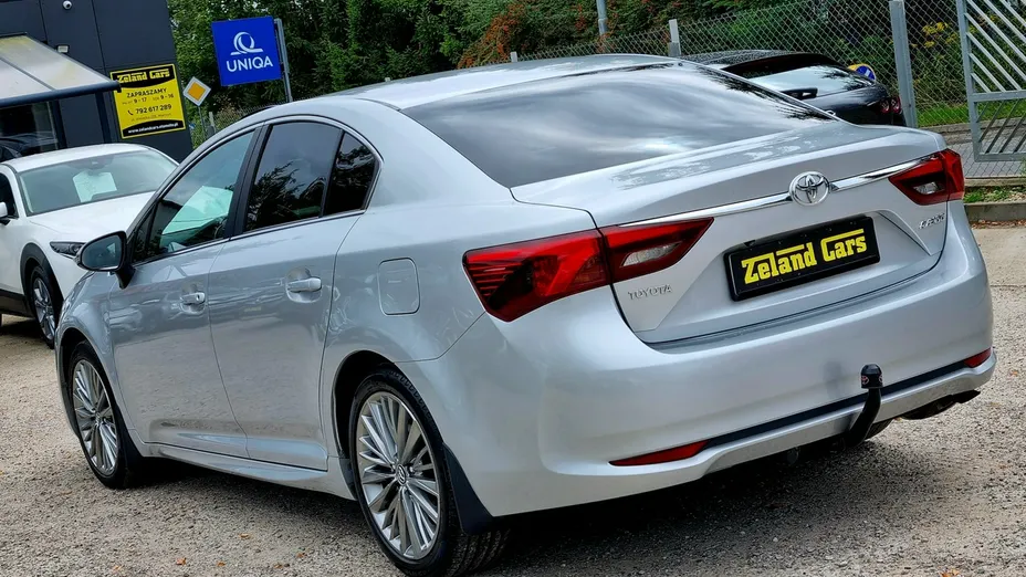 TOYOTA Avensis -