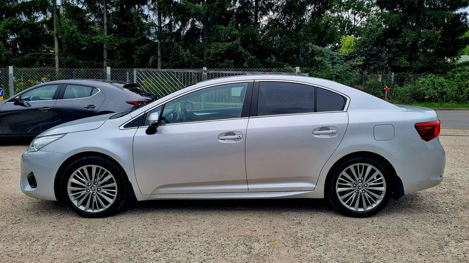 TOYOTA Avensis -